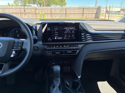 Used 2025 Toyota Camry LE FWD image 14