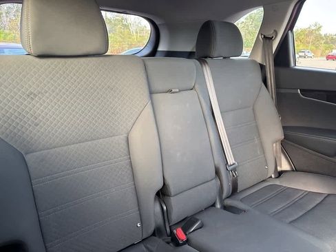 Used 2017 Kia Sorento LX image 8
