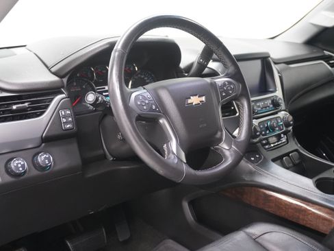 Used 2018 Chevrolet Suburban LT w/ Luxury Package AWD/4WD image 9