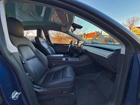 Used 2022 Tesla Model Y Performance image 11