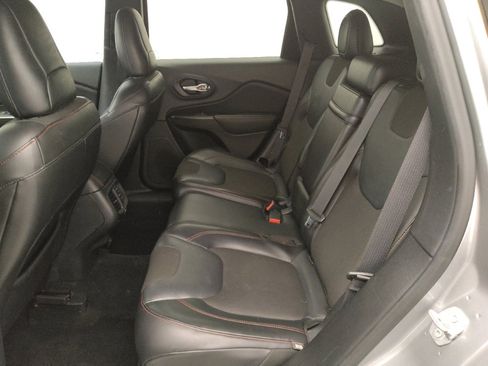 Used 2015 Jeep Cherokee Trailhawk w/ Cold Weather Group AWD/4WD image 18