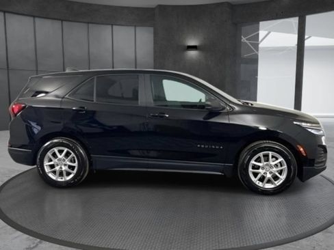 Used 2022 Chevrolet Equinox LS w/ LS Convenience Package FWD image 4