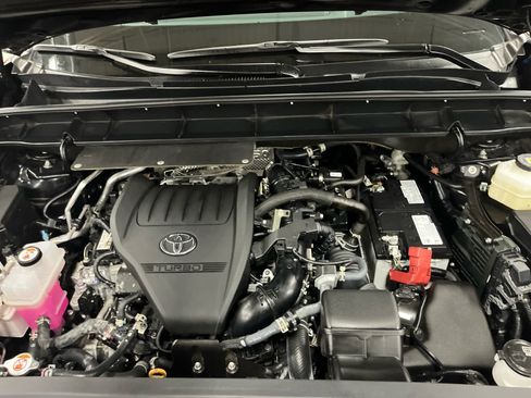 Used 2024 Toyota Highlander Platinum image 13