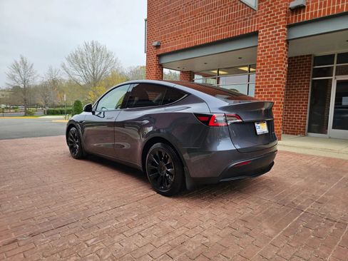 Used 2020 Tesla Model Y Long Range image 4