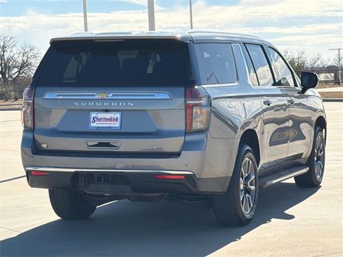 Used 2021 Chevrolet Suburban LT image 8