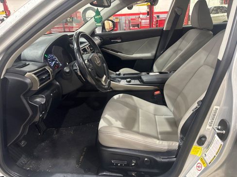Used 2016 Lexus IS 200t w/ Premium Package RWD image 5