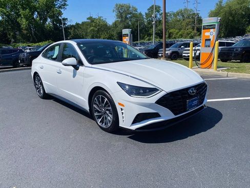 Certified 2023 Hyundai Sonata Limited w/ Preferred Accessory Package FWD image 1