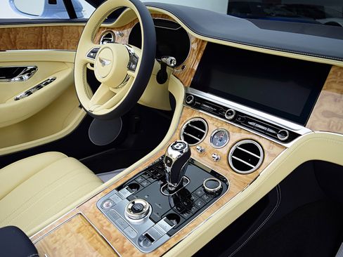 Certified 2023 Bentley Continental GT V8 image 36