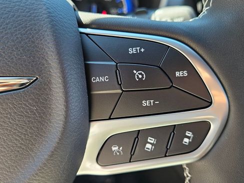 New 2026 Chrysler Pacifica Select FWD image 26