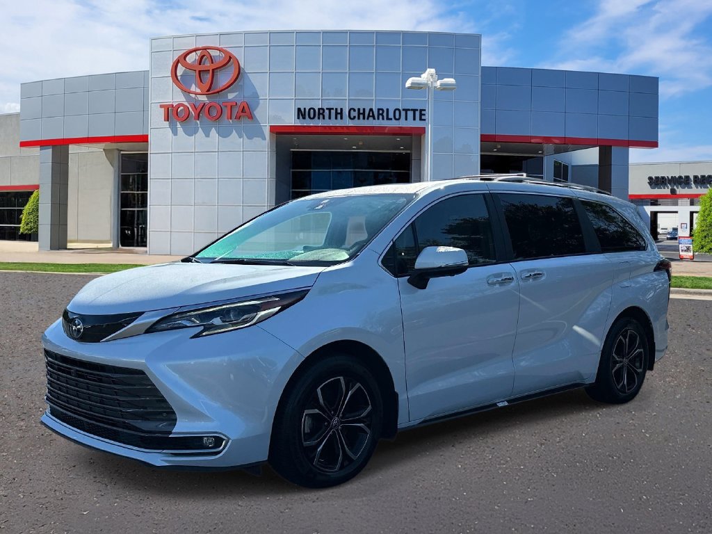 Used 2025 Toyota Sienna Platinum AWD/4WD image 5