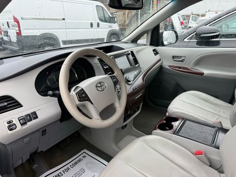 Used 2012 Toyota Sienna XLE w/ Premium Pkg AWD/4WD image 90