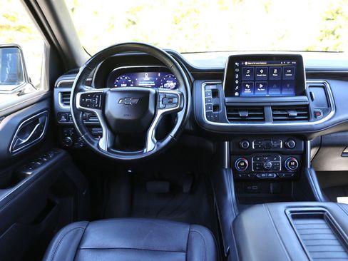 Used 2023 Chevrolet Suburban Z71 w/ Luxury Package AWD/4WD image 18