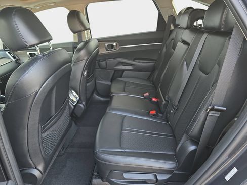 Used 2023 Kia Sorento S w/ Panoramic Sunroof Package AWD/4WD image 17