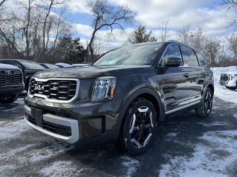 Used 2024 Kia Telluride S w/ S Sunroof Package image 1