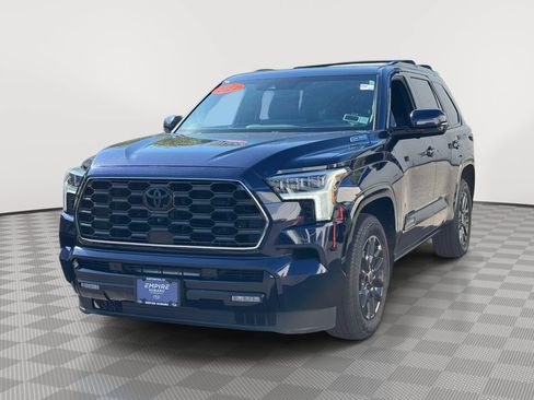 Used 2024 Toyota Sequoia Platinum AWD/4WD image 4