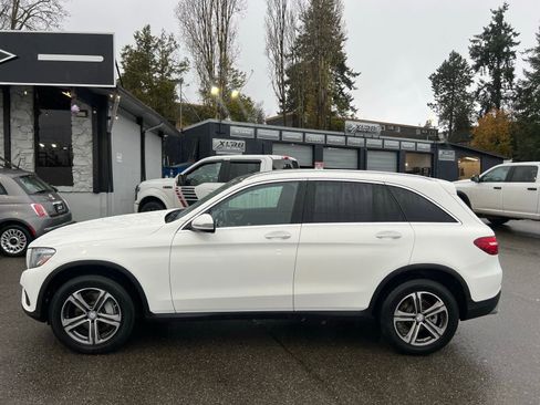 Used 2017 Mercedes-Benz GLC 300 4MATIC image 2