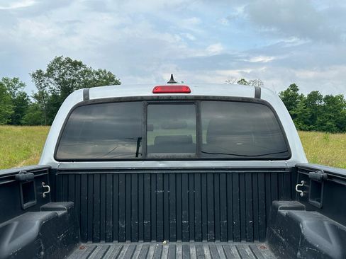 Used 2012 Toyota Tacoma 4x4 Double Cab w/ SR5 Pkg image 9