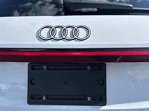 Used 2025 Audi Q6 e-tron Premium Plus w/ Premium Plus AWD/4WD image 15