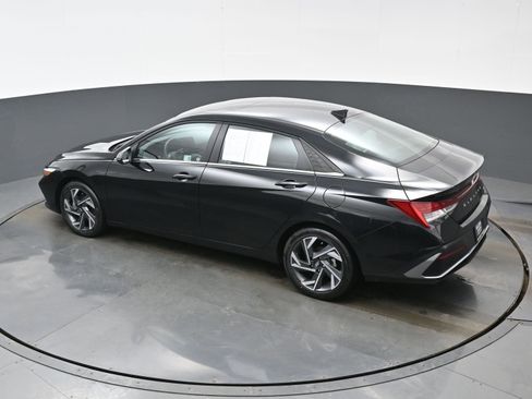 Certified 2025 Hyundai Elantra Limited image 35