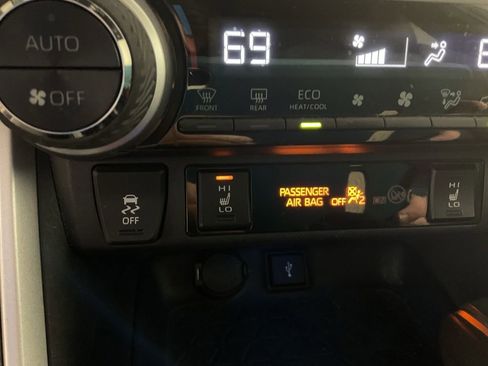 Used 2020 Toyota RAV4 XSE w/ Carpet Mat Package AWD/4WD image 5