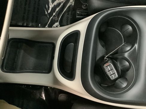 Used 2024 Chrysler Pacifica Touring-L FWD image 18