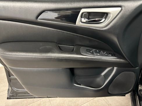 Used 2019 Nissan Pathfinder S image 19