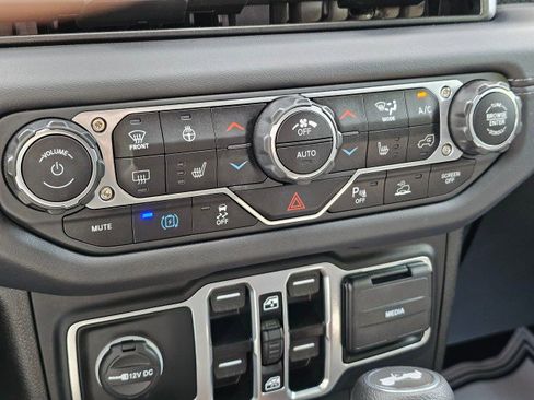 Used 2025 Jeep Wrangler Unlimited Rubicon 4xe w/ Safety Group AWD/4WD image 32