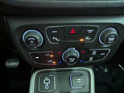 Certified 2020 Jeep Compass Latitude image 13