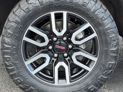 Certified 2021 GMC Sierra 1500 AT4 w/ AT4 Value Package AWD/4WD image 7