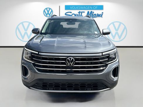 Certified 2024 Volkswagen Atlas SE w/ Panoramic Sunroof Package FWD image 2