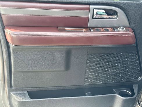 Used 2017 Ford Expedition EL Platinum image 17