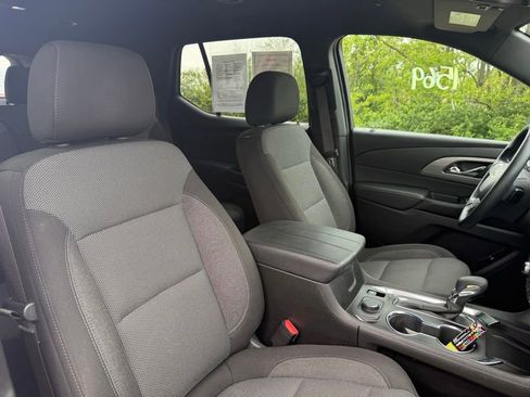 Used 2023 Chevrolet Traverse LT FWD image 24