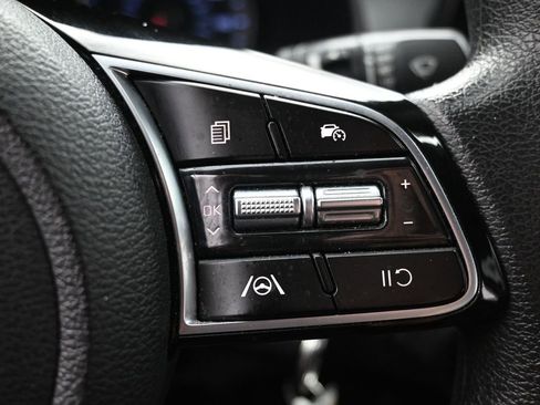 Used 2022 Kia Forte LXS image 19