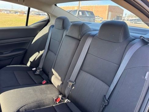 Used 2025 Nissan Altima 2.5 SV image 11