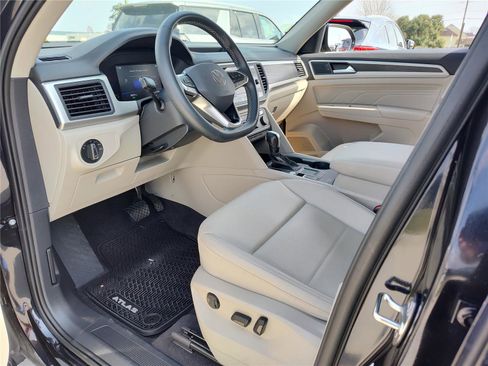 Used 2022 Volkswagen Atlas SE image 2