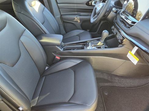 New 2026 Jeep Compass Latitude image 13