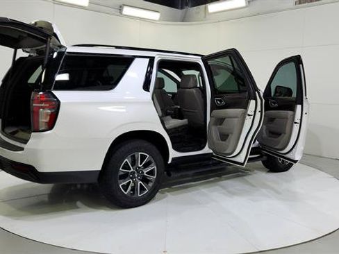 Used 2024 Chevrolet Tahoe Z71 w/ Luxury Package AWD/4WD image 32