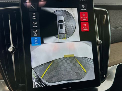 Used 2025 Volvo XC90 B6 Plus image 23