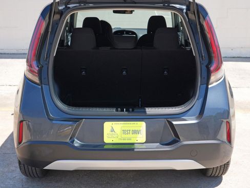 Used 2023 Kia Soul LX w/ LX Technology Package FWD image 9