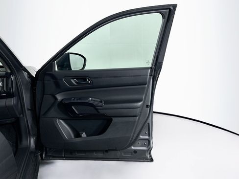 Used 2024 Nissan Pathfinder SV FWD image 32