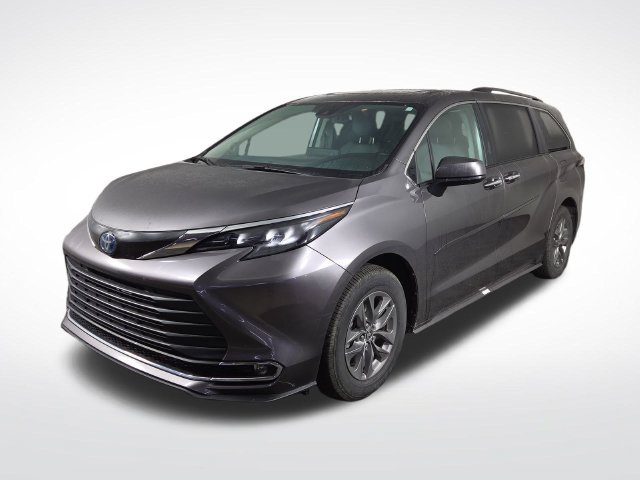 Used 2024 Toyota Sienna XLE w/ XLE Plus Package AWD/4WD image 2