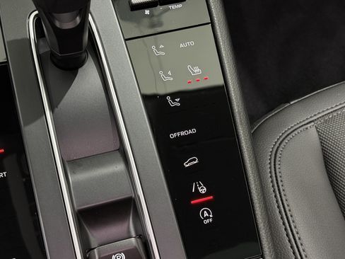 Certified 2026 Porsche Macan AWD/4WD image 35