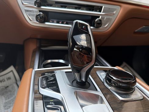 Used 2019 BMW 750i w/ Executive Package RWD image 23