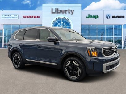 Used 2024 Kia Telluride S w/ S Sunroof Package
