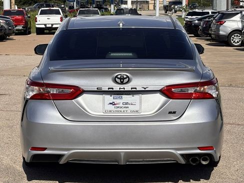 Used 2020 Toyota Camry SE w/ Convenience Package FWD image 6