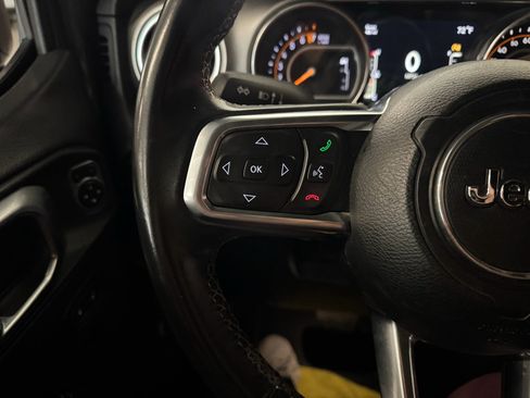 Used 2018 Jeep Wrangler Unlimited Sahara AWD/4WD image 22