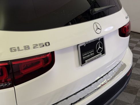 Used 2023 Mercedes-Benz GLB 250 4MATIC image 10