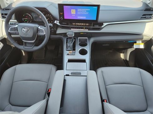 New 2026 Toyota Sienna XLE image 20