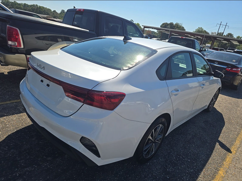 Used 2024 Kia Forte LXS FWD image 3
