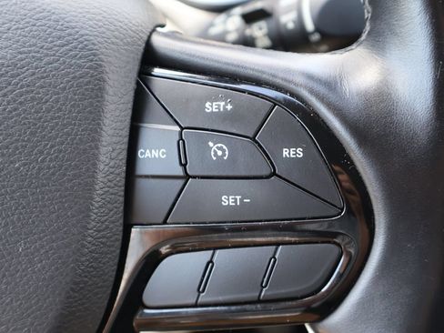 Used 2020 Jeep Cherokee Latitude Plus AWD/4WD image 7
